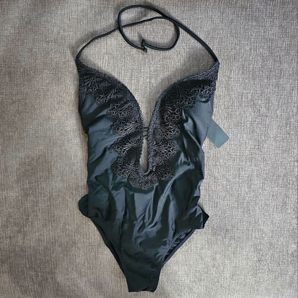 Hollister plunging black embroided V neckline Size Xsmall One Piece Swimsuit